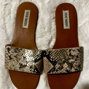 NWOT Steve Madden Nikini Slides
